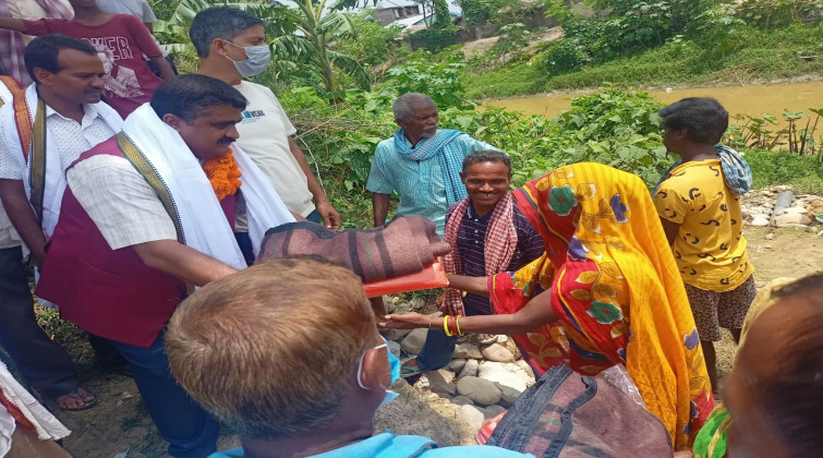 कटान प्रभावित क्षेत्रको निरिक्षणमा पुगेका मन्त्री शाहले स्थानियसँग गरे यस्तो प्रतिवद्धता